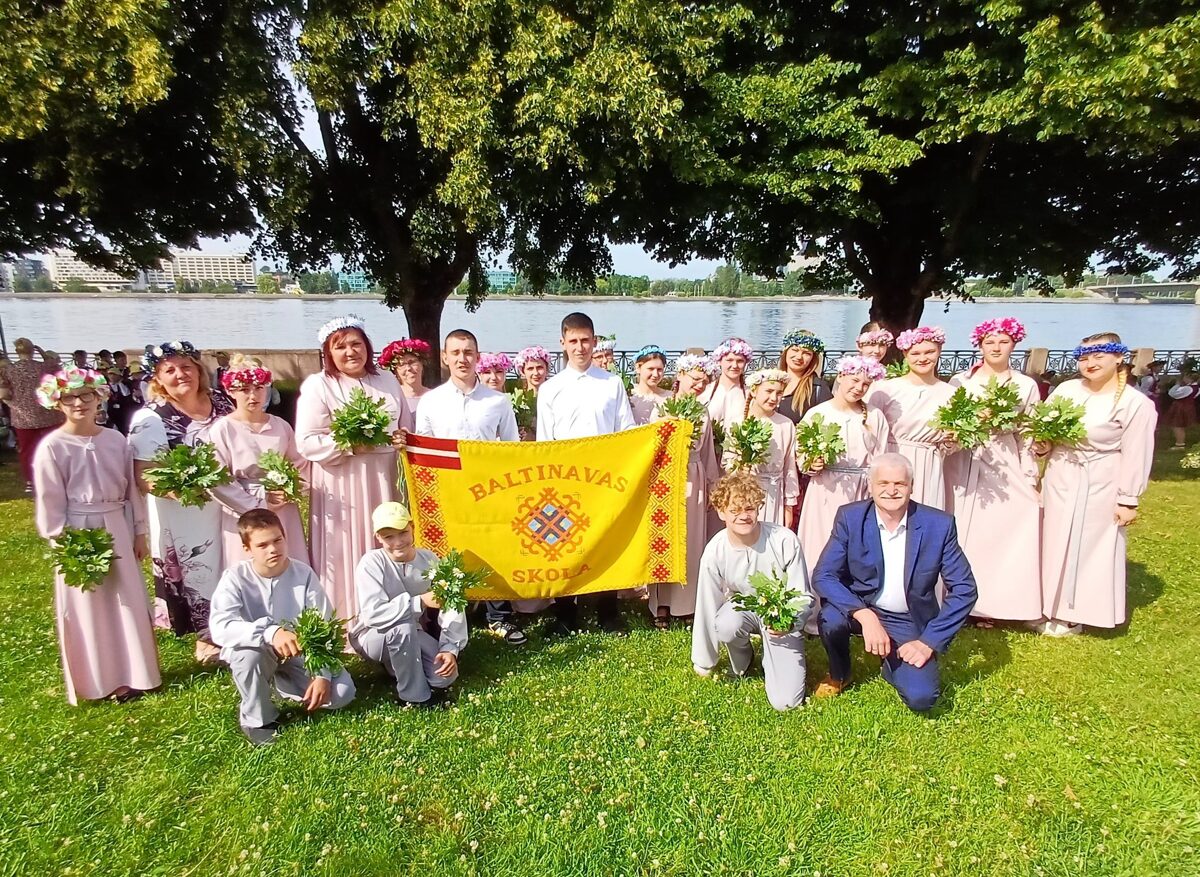 Koris_Dziesmu_sv_7.jpg