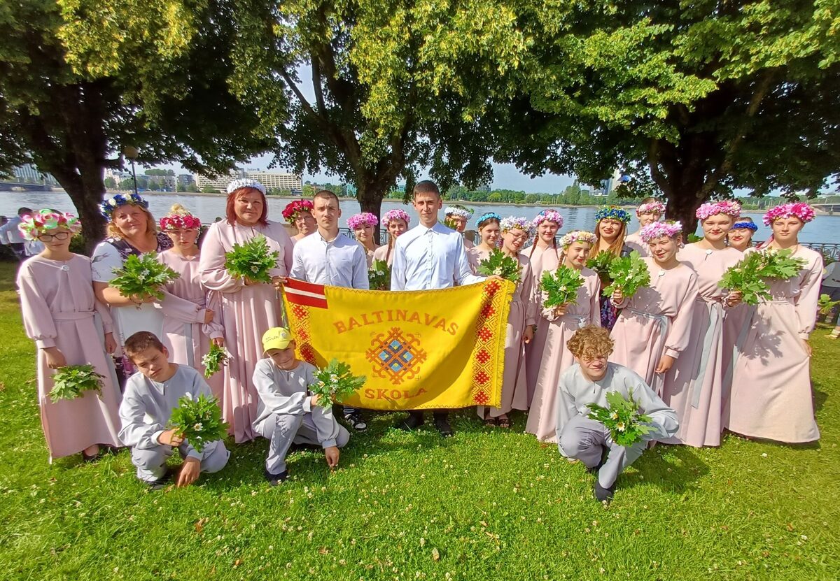 Koris_Dziesmu_sv_8.jpg